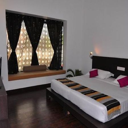 The Saneer Jaipur Hotel Bagian luar foto