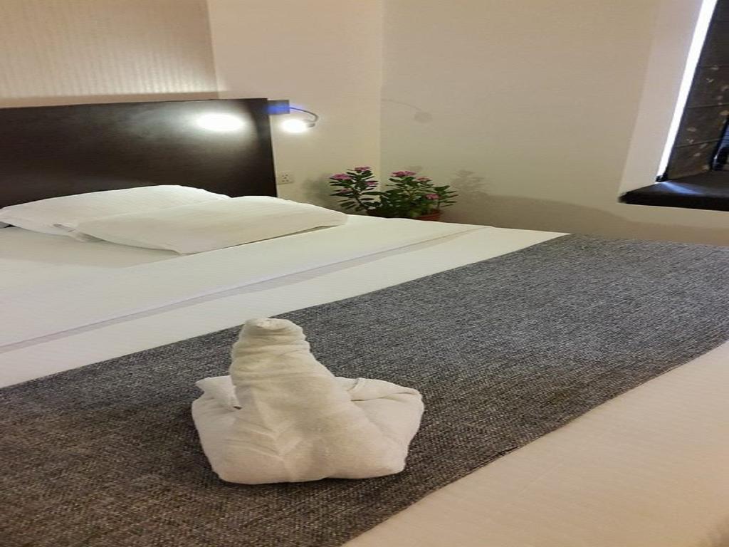 The Saneer Jaipur Hotel Bagian luar foto