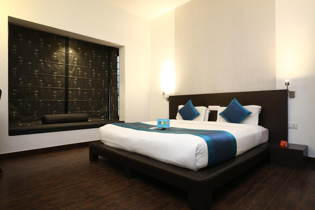 The Saneer Jaipur Hotel Bagian luar foto
