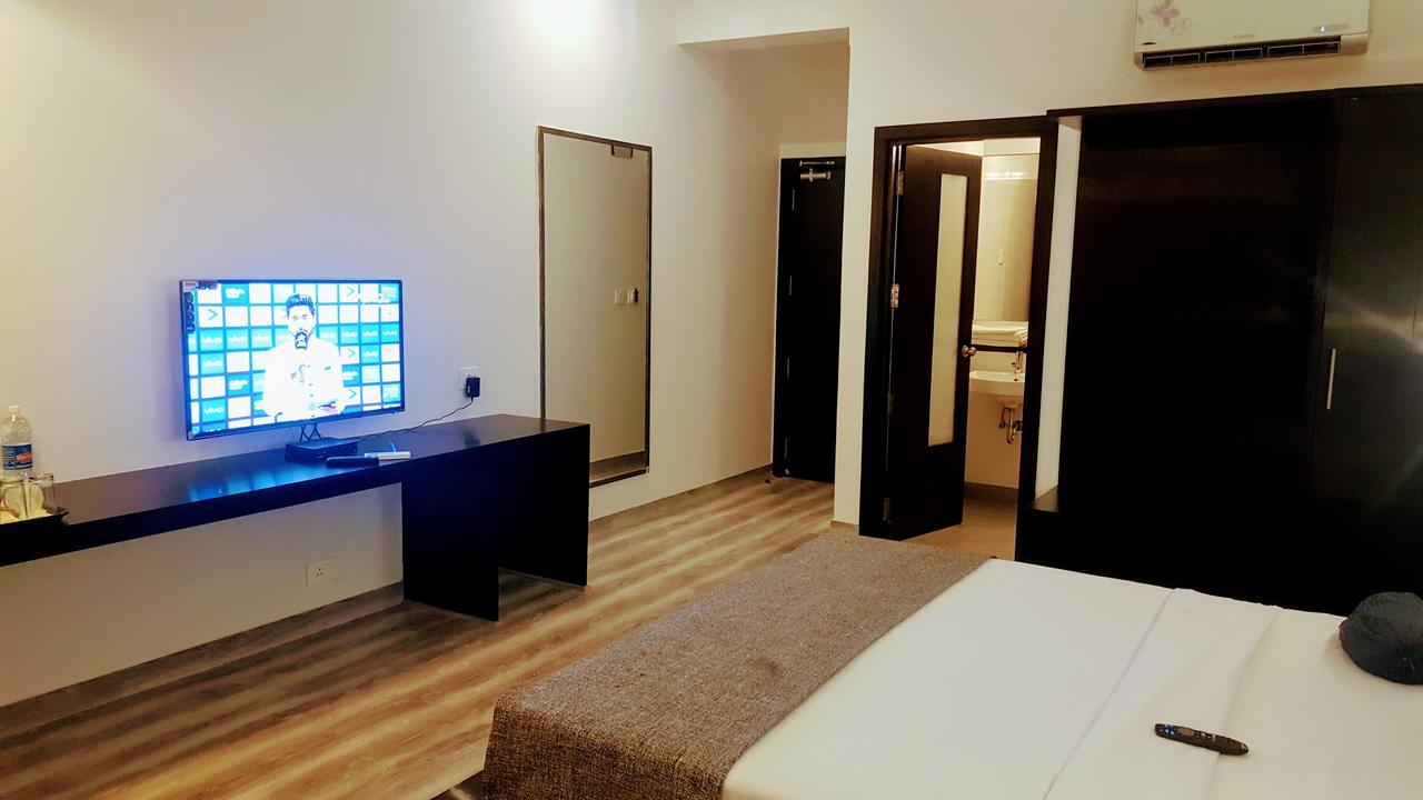 The Saneer Jaipur Hotel Bagian luar foto