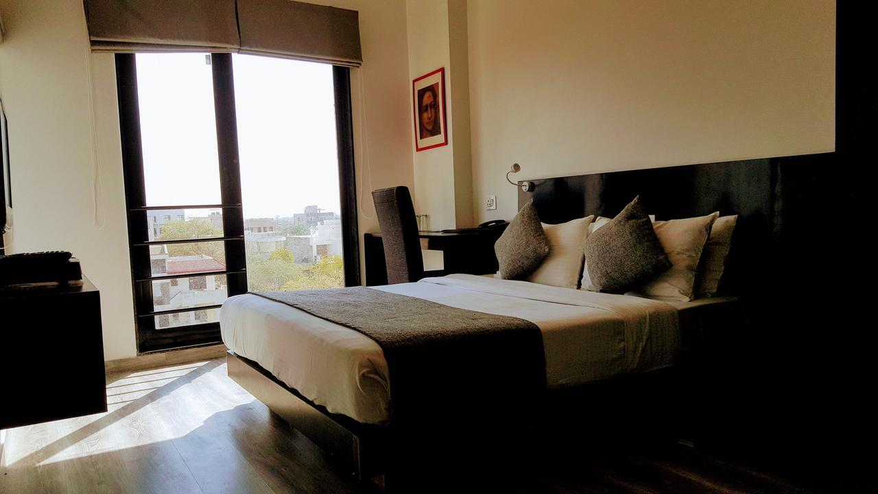 The Saneer Jaipur Hotel Bagian luar foto