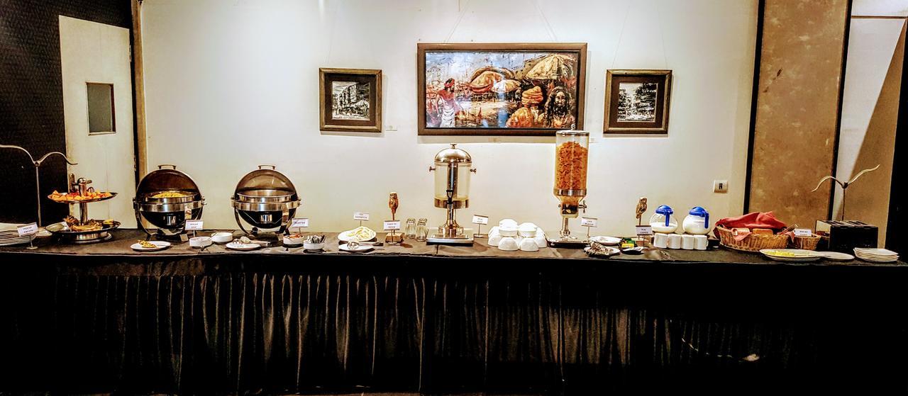 The Saneer Jaipur Hotel Bagian luar foto