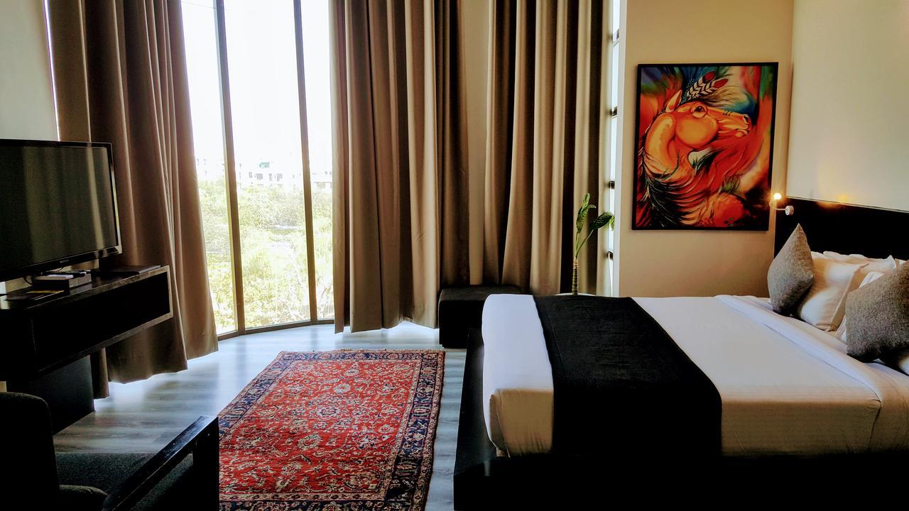 The Saneer Jaipur Hotel Bagian luar foto