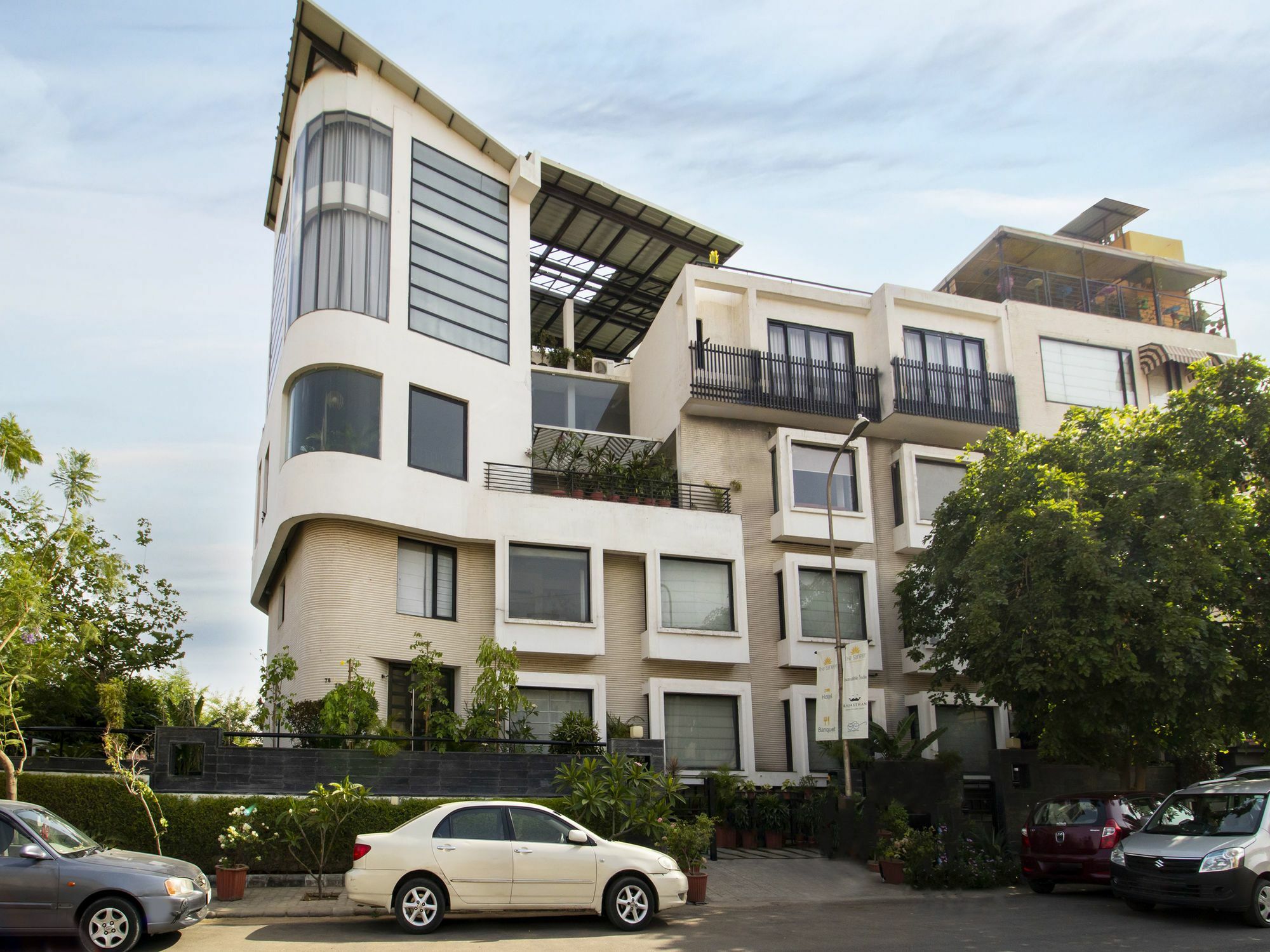 The Saneer Jaipur Hotel Bagian luar foto